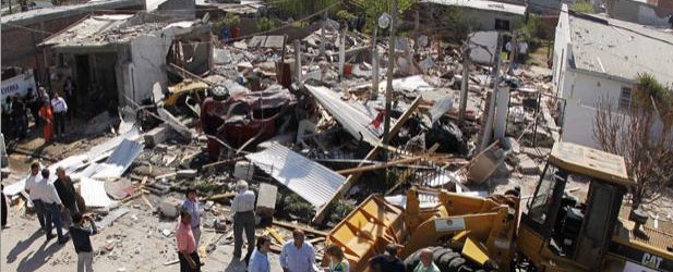 Una mujer murió y otras ocho personas quedaron heridas a las afueras de Buenos Aires por una gigantesca y misteriosa explosión registrada esta madrugada en la capital argentina. La víctima mortal es...